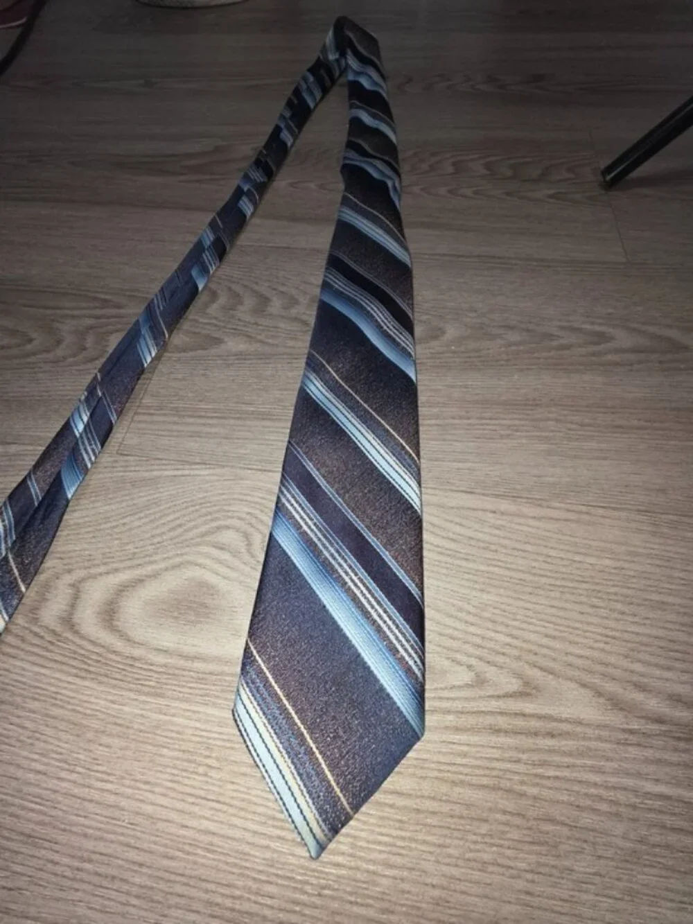 Classic Men's Blue Striped Necktie
